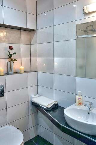 Гостевой дом Pokoje BALDI Benelux Скочув Двухместный номер с 1 кроватью и собственной ванной комнатой-2